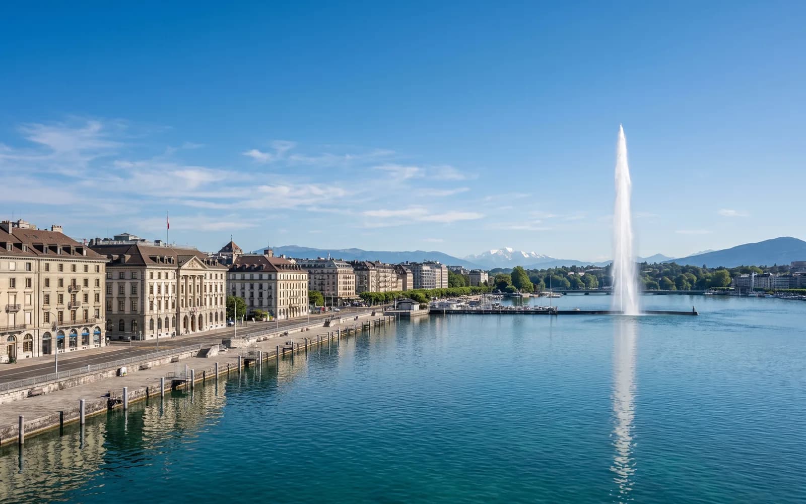 The Geneva skyline in clear daytime light